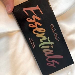 𝅺Violet Voss Essentials eyeshadow palette. NEW